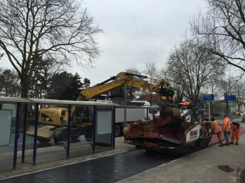 Graafwerkzaamheden bij een tramhalte.